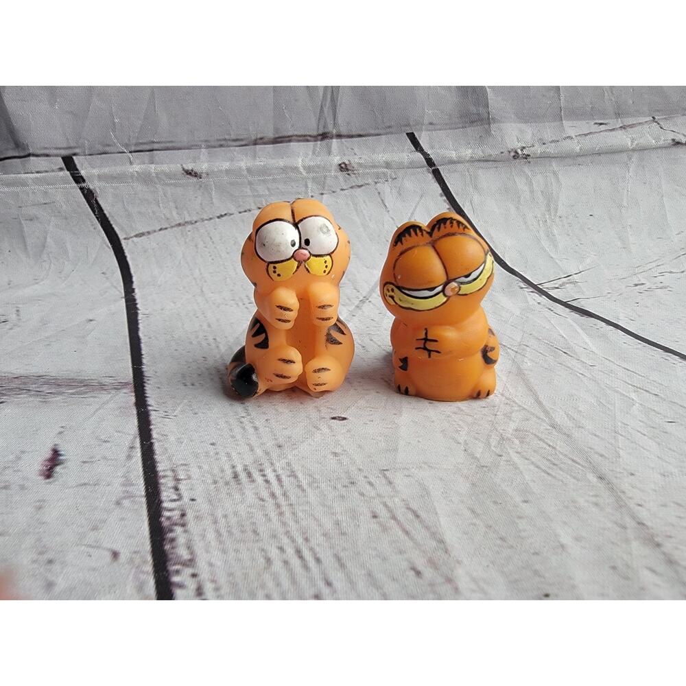 1981 Vintage Plastic Garfield Cat Figurine Pencil Toppers Cake Toppers